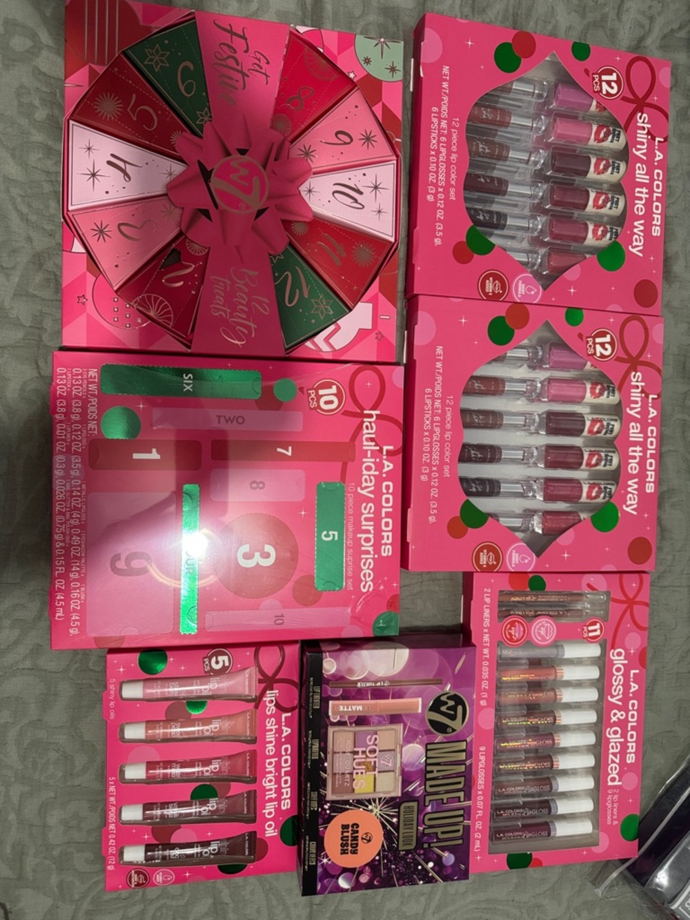 LA Colors Holiday Makeup Gift Sets - Pink Festive Packaging price firm